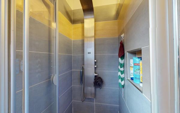 Maison à vendre    6 pièces • 160 m2 Rillieux-la-Pape