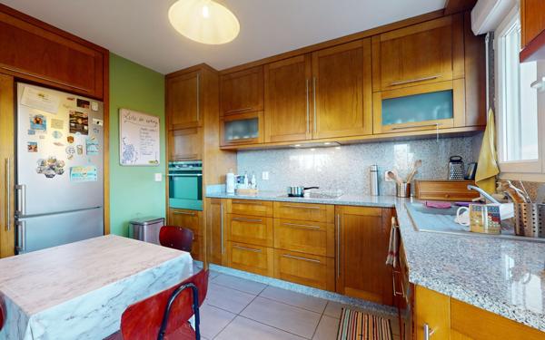 Maison à vendre    6 pièces • 160 m2 Rillieux-la-Pape