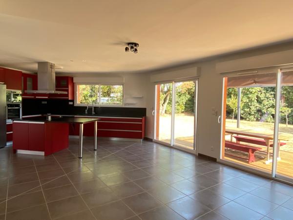 Maison
                                                                                                                                                                                                                                                                                                                        5 pièce(s)                                                                                                                                                                                                          4 chambre(s)                                                                                                                                                                                                          137.6  m²