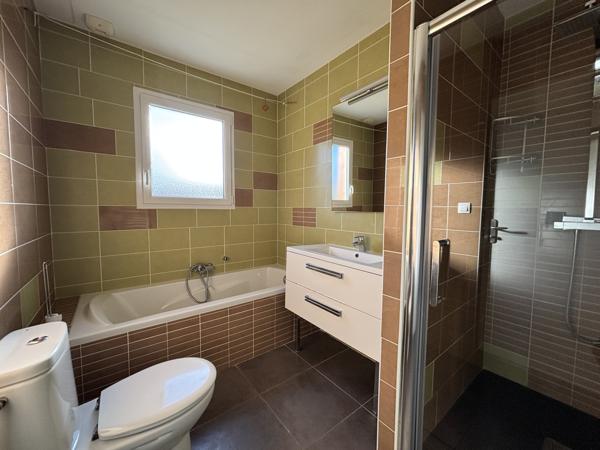 Maison
                                                                                                                                                                                                                                                                                                                        5 pièce(s)                                                                                                                                                                                                          4 chambre(s)                                                                                                                                                                                                          137.6  m²