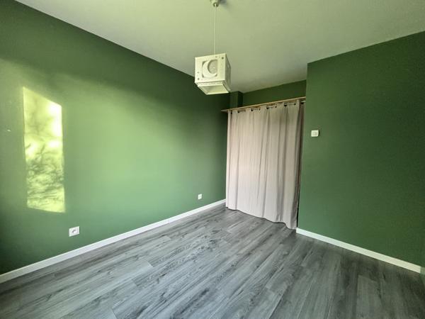 Maison
                                                                                                                                                                                                                                                                                                                        5 pièce(s)                                                                                                                                                                                                          4 chambre(s)                                                                                                                                                                                                          137.6  m²