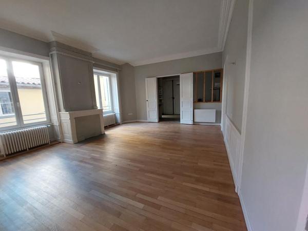 REF 10636-  33 PLACE DU BREUIL  -F1