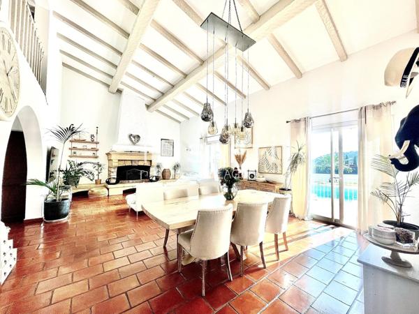 Villa type T6 avec double garage et piscine