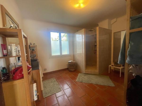 Villa type T6 avec double garage et piscine