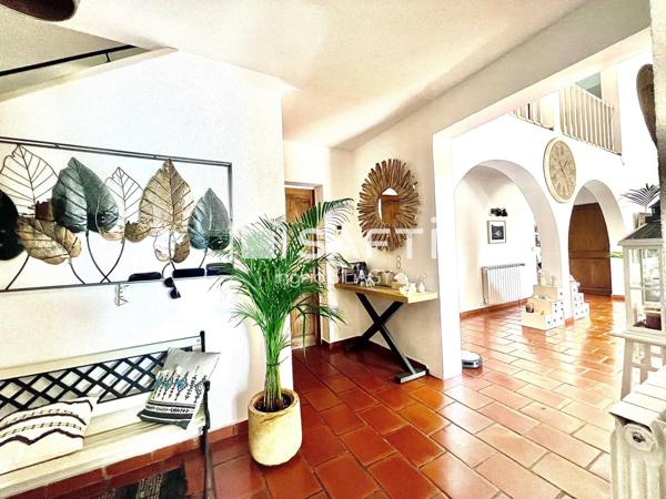 Villa type T6 avec double garage et piscine