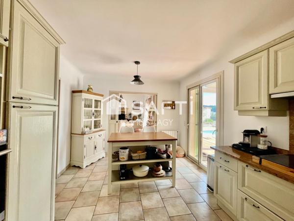 Villa type T6 avec double garage et piscine