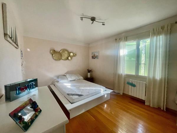 Villa type T6 avec double garage et piscine