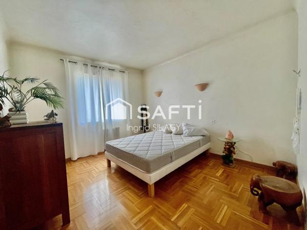 Villa type T6 avec double garage et piscine