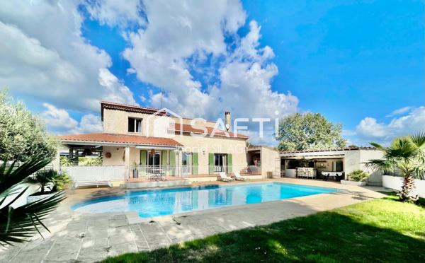 Villa type T6 avec double garage et piscine