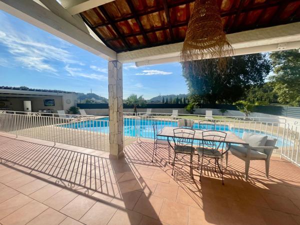 Villa type T6 avec double garage et piscine