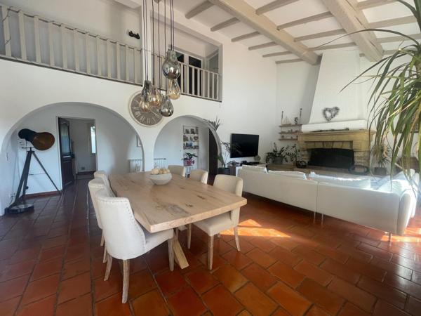 Villa type T6 avec double garage et piscine