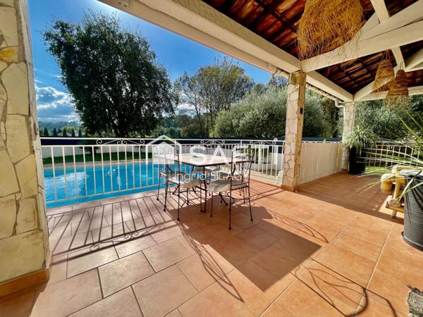 Villa type T6 avec double garage et piscine