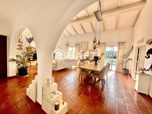 Villa type T6 avec double garage et piscine