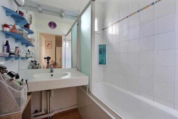 Appartement Asnieres Sur Seine - 4 pièces / balcon - 83,60 m2
