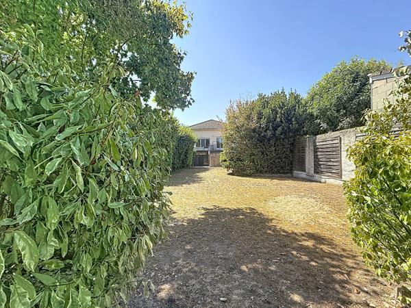Maison de caractère d'environ 180 m² au coeur de Villieu, 6 Chambres, garage, jardin!