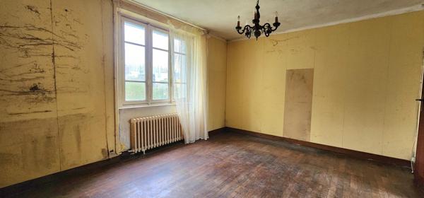 Maison de bourg à rénover.