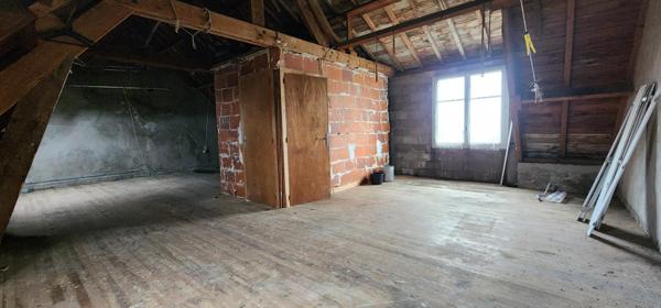 Maison de bourg à rénover.