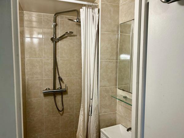 Studio bien équipé de 13,6 m2 au calme