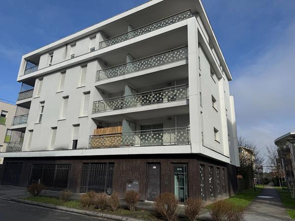 33310 LORMONT - Appartement 3 pièces à vendre 63 m² avec terrasse de 10 m² + parking
