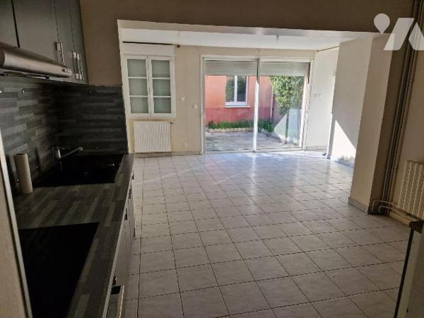 Maison à Vendre à Châtellerault (86100) en Vienne (86)

Cette maison dispose d'une surface ha...