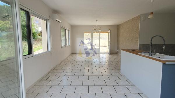 Location maison Garat (16410), 96.90m² avec 5 pièce(s) dont 3 chambre(s) sur 600.00m² de terrain. Agence Allard Brimeaud