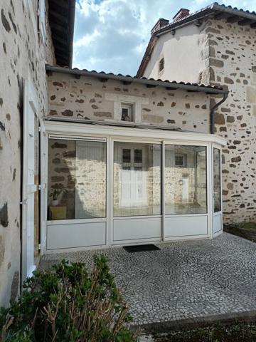 MAISON CHARENTAISE AVEC GRANGE  ET PARC