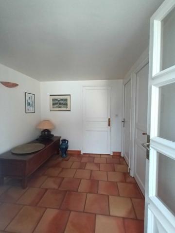 MAISON CHARENTAISE AVEC GRANGE  ET PARC