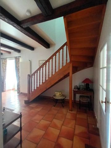 MAISON CHARENTAISE AVEC GRANGE  ET PARC