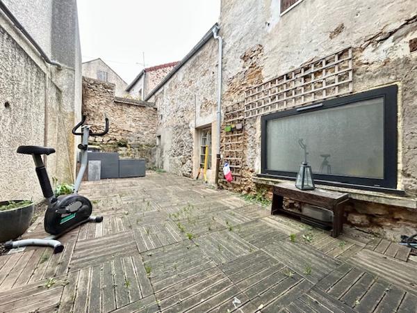 Marcoussis (91460) MARCOUSSIS CENTRE - MAISON DE VILLE - F5 - 98 M2 AU SOL - COUR EXTERIEURE AGREABLE