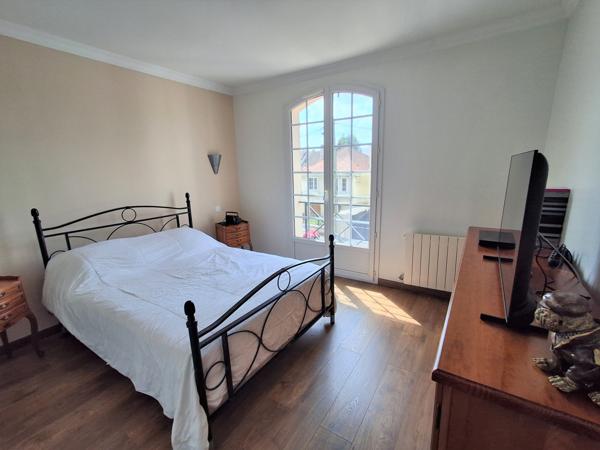 Ormesson-sur-Marne (94490) Appartement F3 au 1er et dernier étage d'une maison divisée en 2 logements
