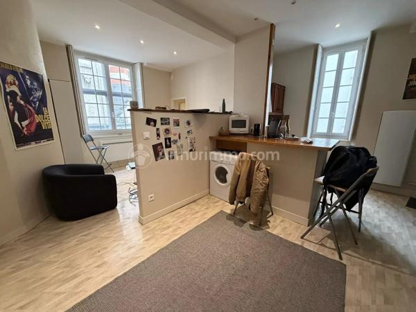 Vente                                                      Appartement
                        
                     2 pièces                                         à Clermont-Ferrand