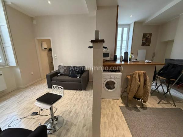 Vente                                                      Appartement
                        
                     2 pièces                                         à Clermont-Ferrand