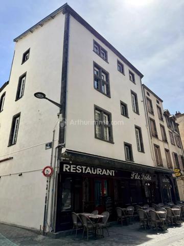 Vente                                                      Appartement
                        
                     2 pièces                                         à Clermont-Ferrand