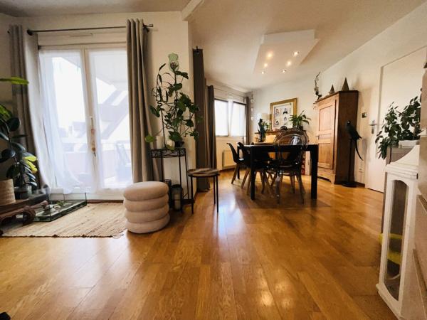 Lumineux 3 pièces terrasse cave en étage belle copropriété STOCKFELD