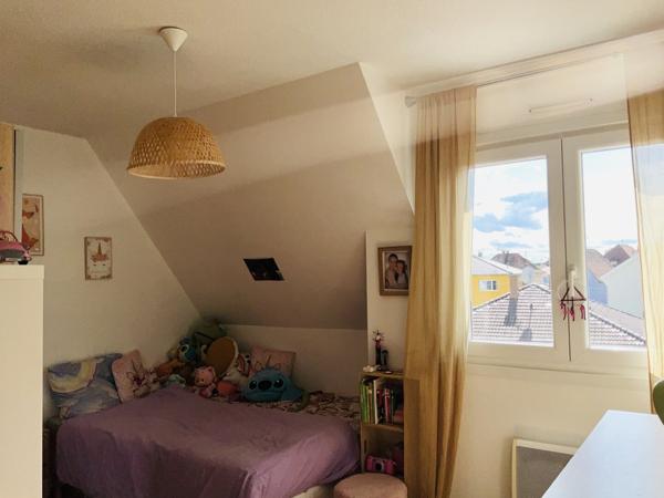 Lumineux 3 pièces terrasse cave en étage belle copropriété STOCKFELD