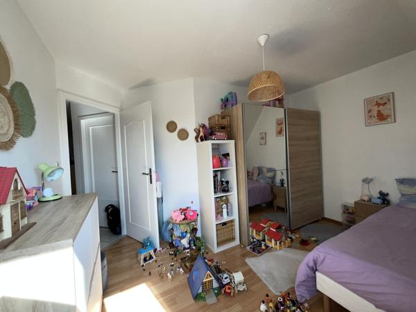 Lumineux 3 pièces terrasse cave en étage belle copropriété STOCKFELD