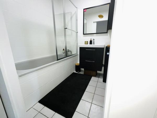 Lumineux 3 pièces terrasse cave en étage belle copropriété STOCKFELD