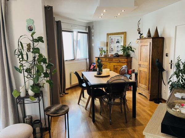 Lumineux 3 pièces terrasse cave en étage belle copropriété STOCKFELD