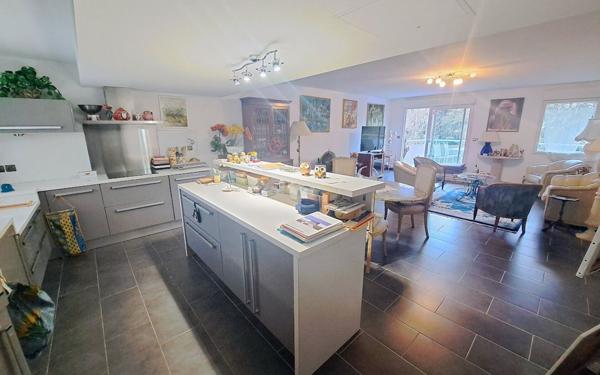 Appartement à vendre    4 pièces • 104 m2 Six-Fours-les-Plages