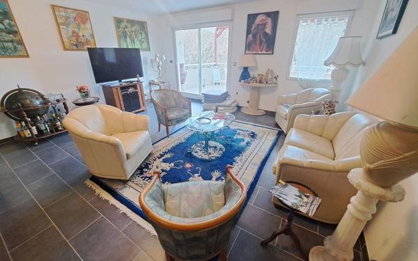 Appartement à vendre    4 pièces • 104 m2 Six-Fours-les-Plages