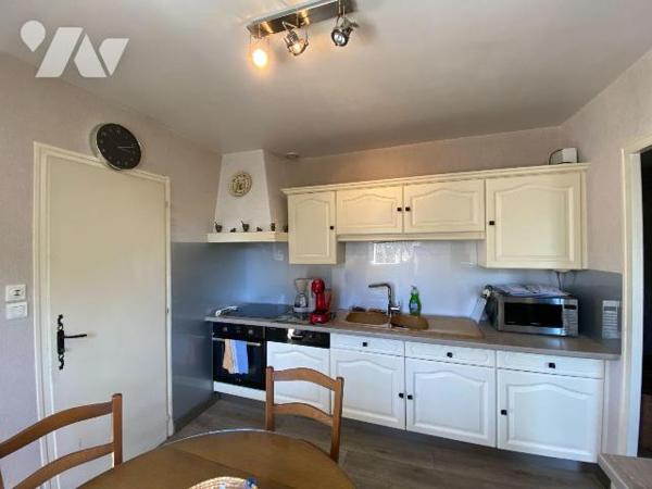 LAFEUILLADE-EN-VEZIE, à vendre maison d'habitation comprenant ,  Rez-de-chaussée : une entrée s...