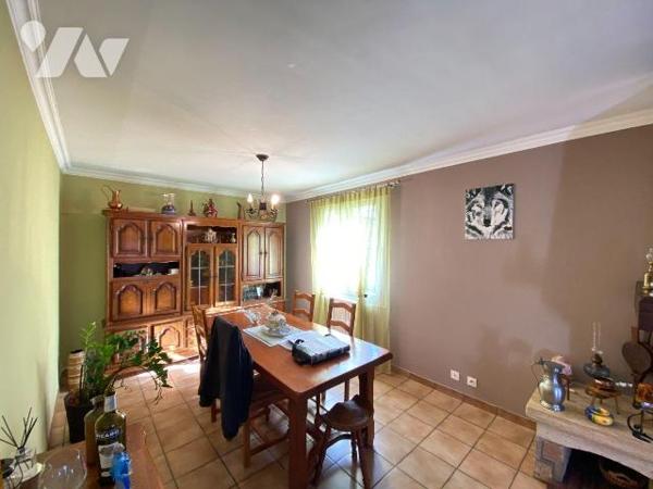 LAFEUILLADE-EN-VEZIE, à vendre maison d'habitation comprenant ,  Rez-de-chaussée : une entrée s...