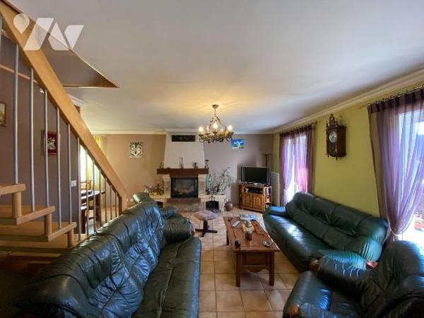 LAFEUILLADE-EN-VEZIE, à vendre maison d'habitation comprenant ,  Rez-de-chaussée : une entrée s...