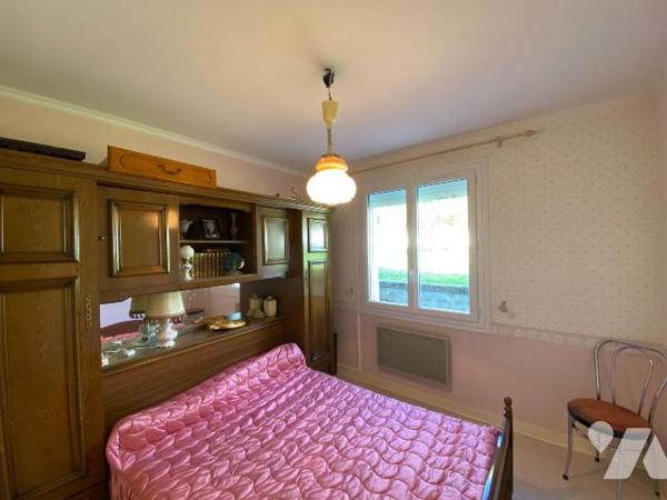 LAFEUILLADE-EN-VEZIE, à vendre maison d'habitation comprenant ,  Rez-de-chaussée : une entrée s...