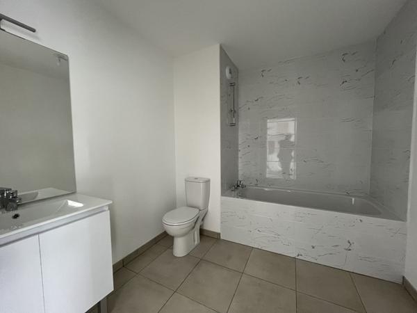 Appartement à louer 840 € CC Biganos 3 p 57 m² DPE B