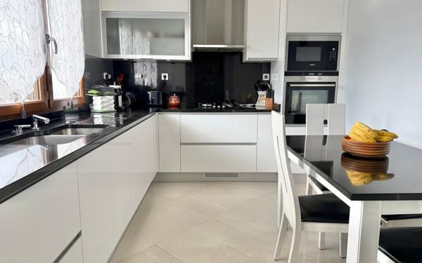 Maison à vendre    7 pièces • 177 m2 Morangis