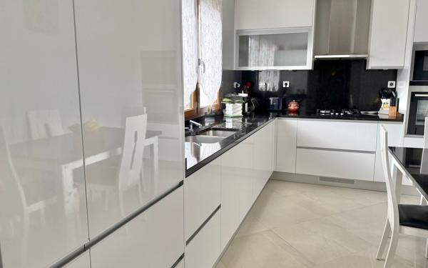 Maison à vendre    7 pièces • 177 m2 Morangis