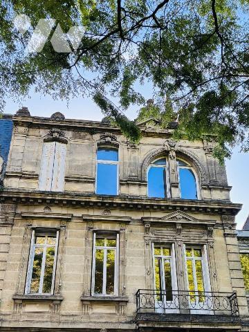 Bien d'exception - Vue sur le Parc Bordelais - Terrasse et balcon - Fort potentiel

Situé dan...