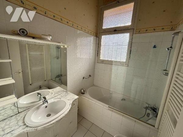 Bien d'exception - Vue sur le Parc Bordelais - Terrasse et balcon - Fort potentiel

Situé dan...