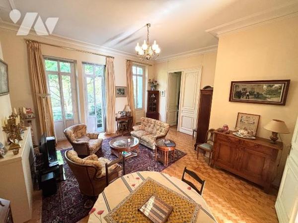 Bien d'exception - Vue sur le Parc Bordelais - Terrasse et balcon - Fort potentiel

Situé dan...